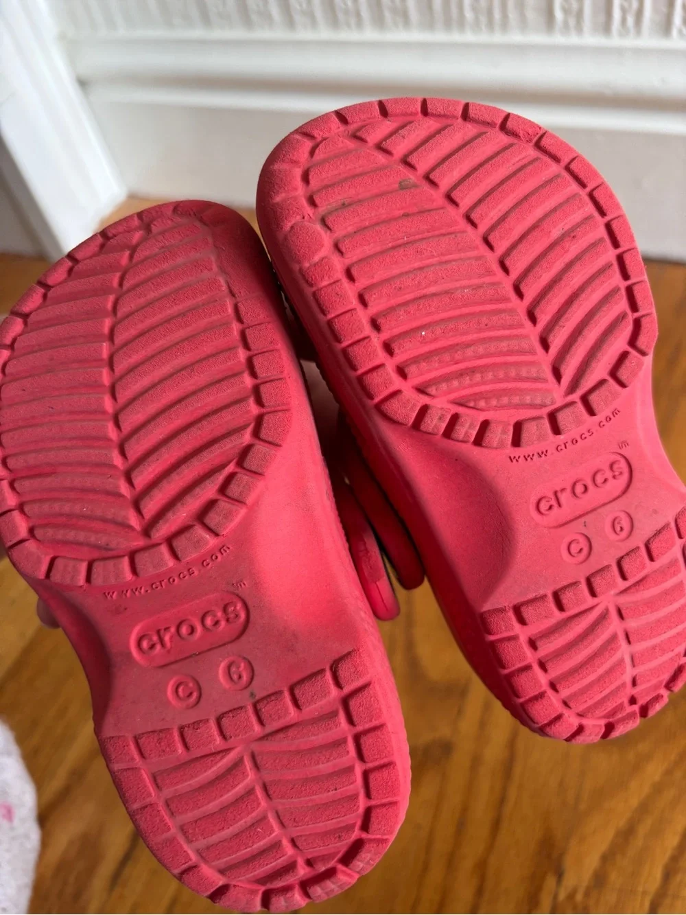 CROCS Kids Classic Clogs in Bright Red